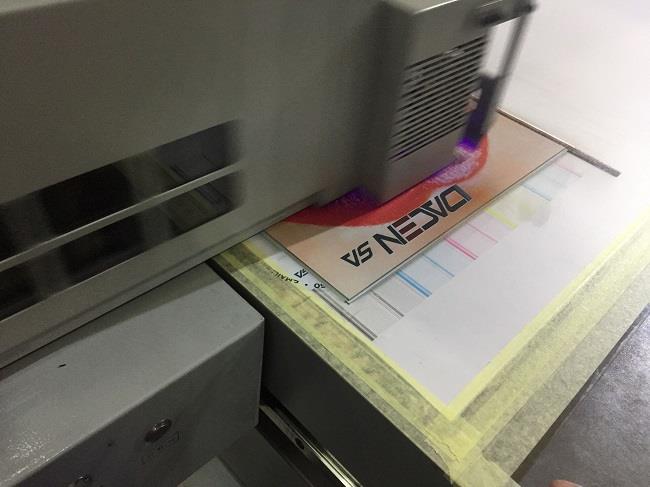 uv printer 喷涂状态.jpg uv printer 喷涂状态.jpg